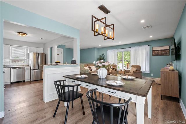 330 Granada Parkway, Lindenhurst, NY 11757