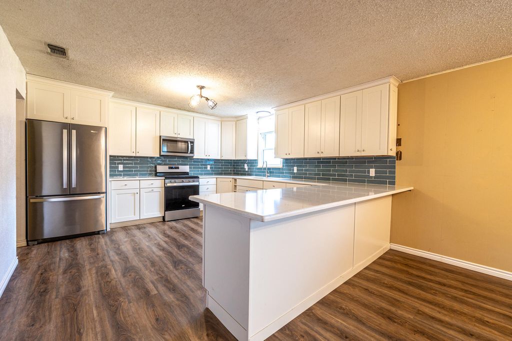 Image 4 of property listing at 204 Cedar Drive, Ozona, TX 76943