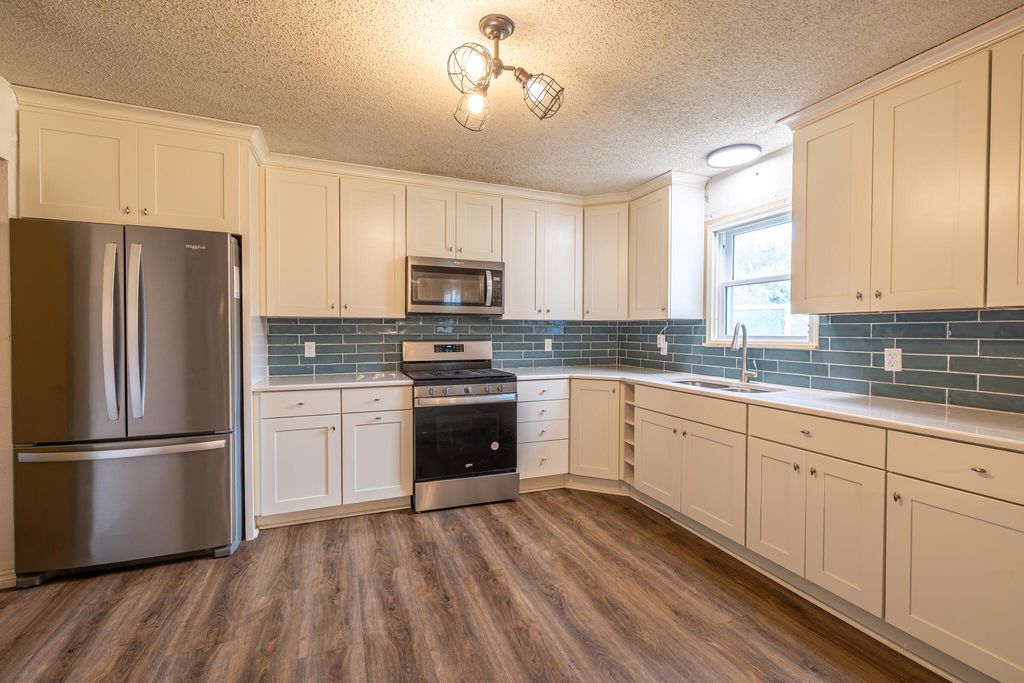 Image 5 of property listing at 204 Cedar Drive, Ozona, TX 76943