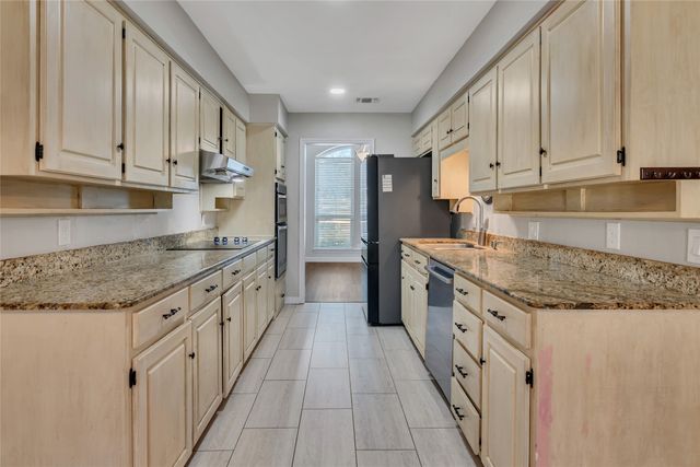 1301 Oak Timber Drive, Euless, TX 76039