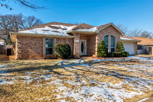 1301 Oak Timber Drive, Euless, TX 76039