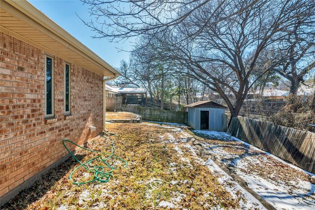 1301 Oak Timber Drive, Euless, TX 76039