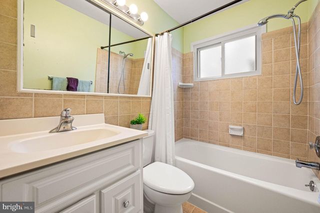 25 MIDLAND AVE, Berwyn, PA 19312