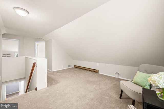 25 MIDLAND AVE, Berwyn, PA 19312