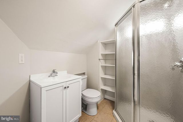 25 MIDLAND AVE, Berwyn, PA 19312