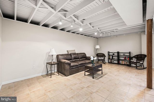 25 MIDLAND AVE, Berwyn, PA 19312