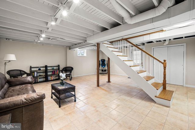 25 MIDLAND AVE, Berwyn, PA 19312