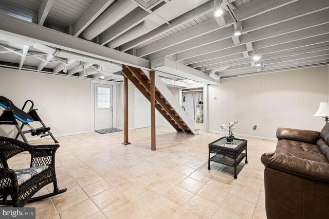 25 MIDLAND AVE, Berwyn, PA 19312