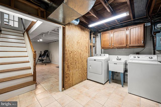 25 MIDLAND AVE, Berwyn, PA 19312