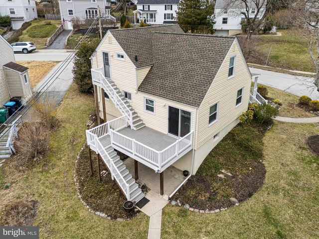 25 MIDLAND AVE, Berwyn, PA 19312