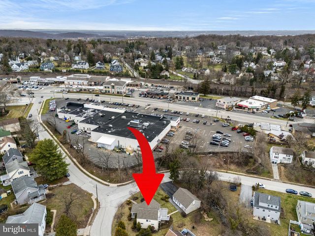 25 MIDLAND AVE, Berwyn, PA 19312