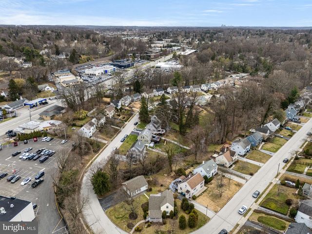 25 MIDLAND AVE, Berwyn, PA 19312