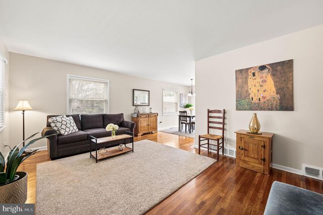 25 MIDLAND AVE, Berwyn, PA 19312