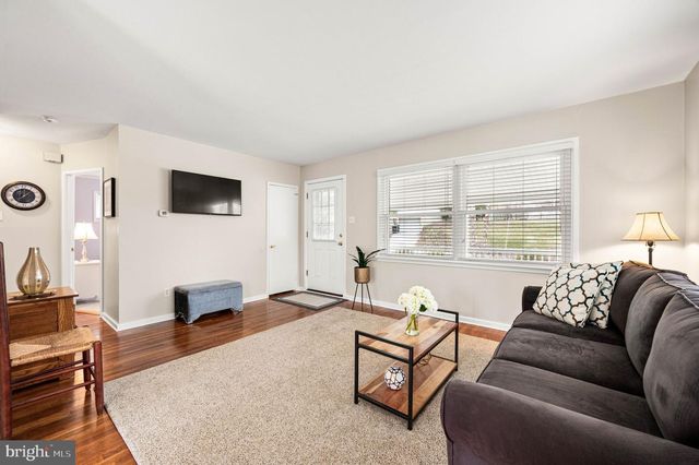 25 MIDLAND AVE, Berwyn, PA 19312