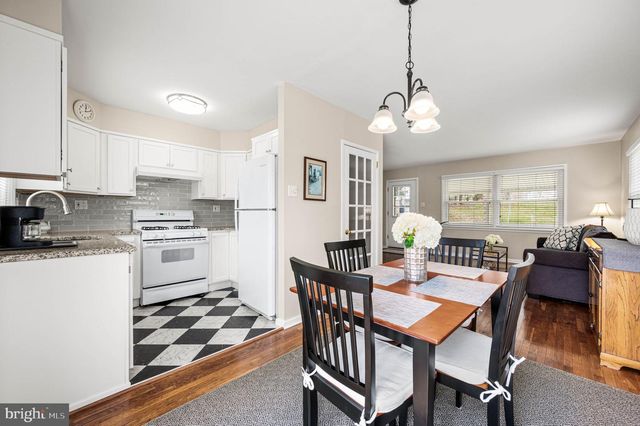 25 MIDLAND AVE, Berwyn, PA 19312