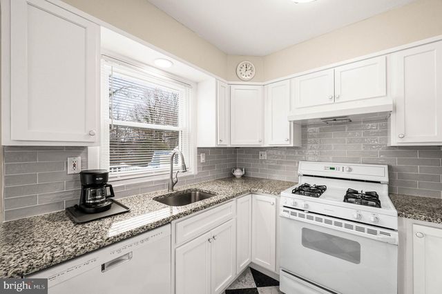 25 MIDLAND AVE, Berwyn, PA 19312