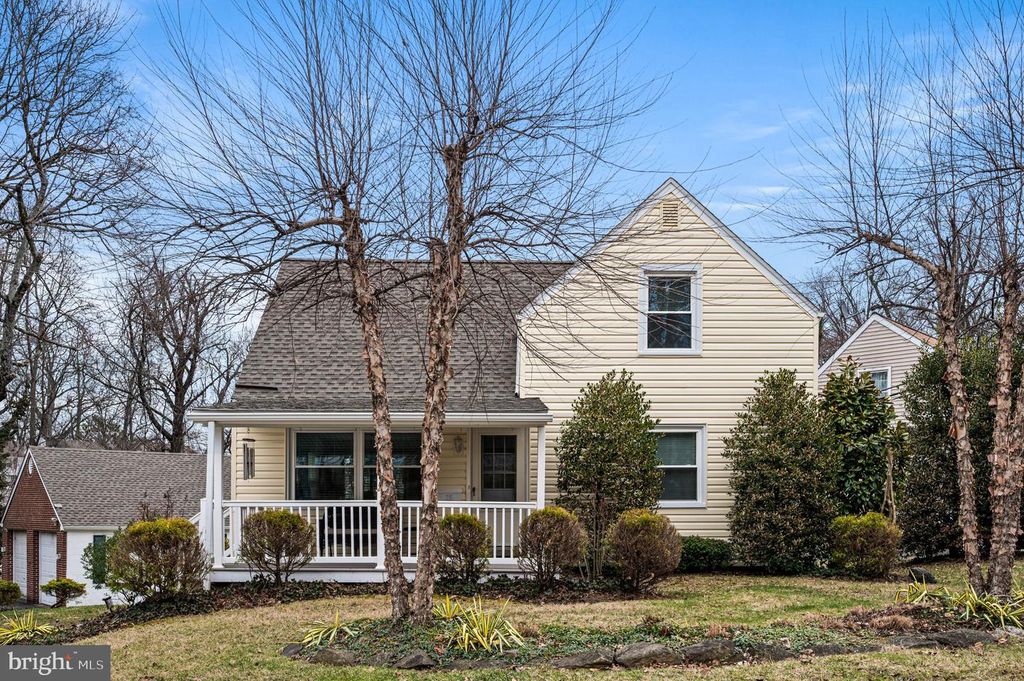 25 MIDLAND AVE, Berwyn, PA 19312