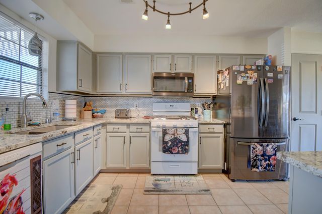 4909 Chromium Drive NE, Rio Rancho, NM 87124