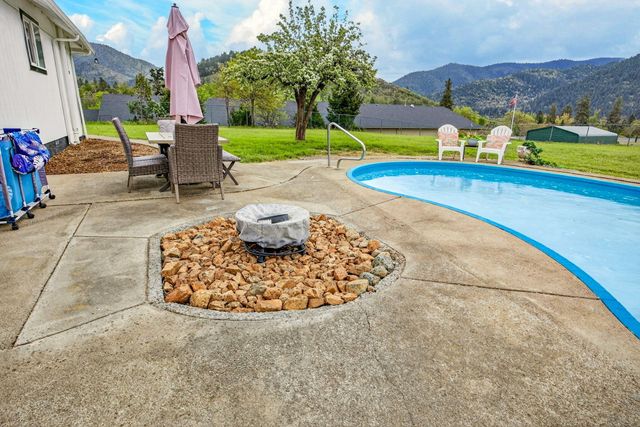 2315 NE Foothill Boulevard, Grants Pass, OR 97526