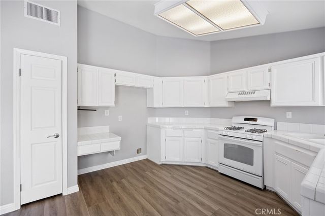 830 E Avenue K4, Lancaster, CA 93535