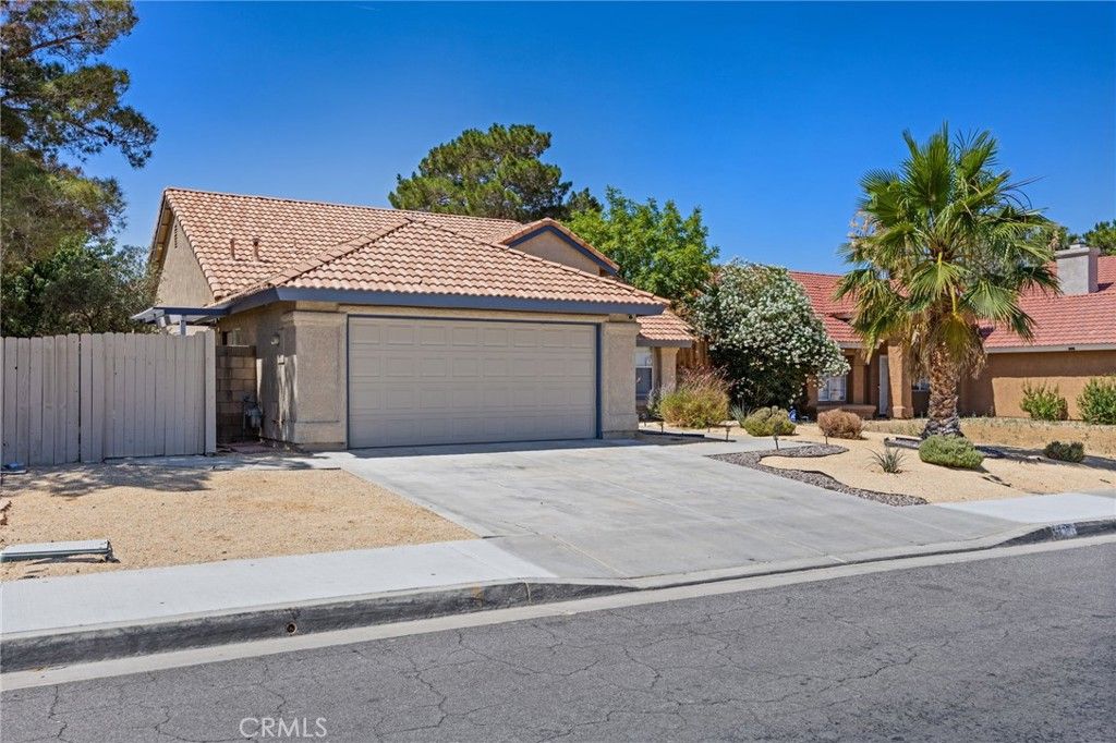Image 11 of property listing at 830 E Avenue K4, Lancaster, CA 93535