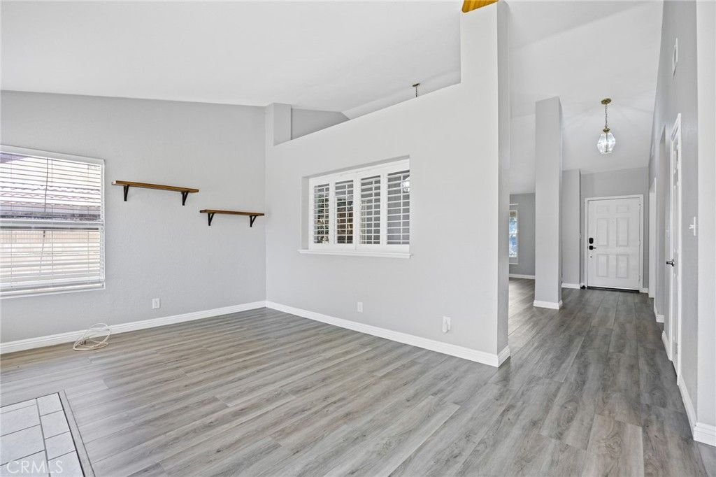 Image 13 of property listing at 830 E Avenue K4, Lancaster, CA 93535