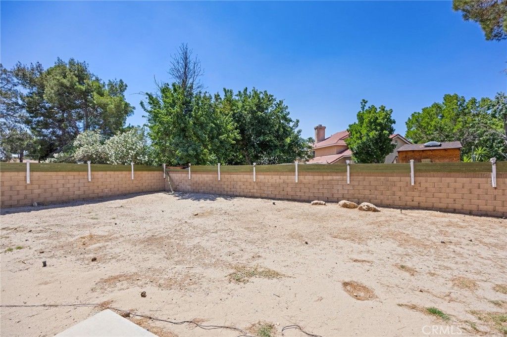Image 17 of property listing at 830 E Avenue K4, Lancaster, CA 93535