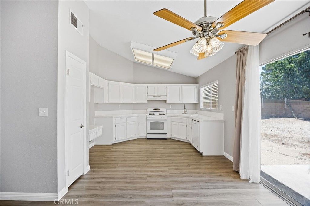 Image 29 of property listing at 830 E Avenue K4, Lancaster, CA 93535