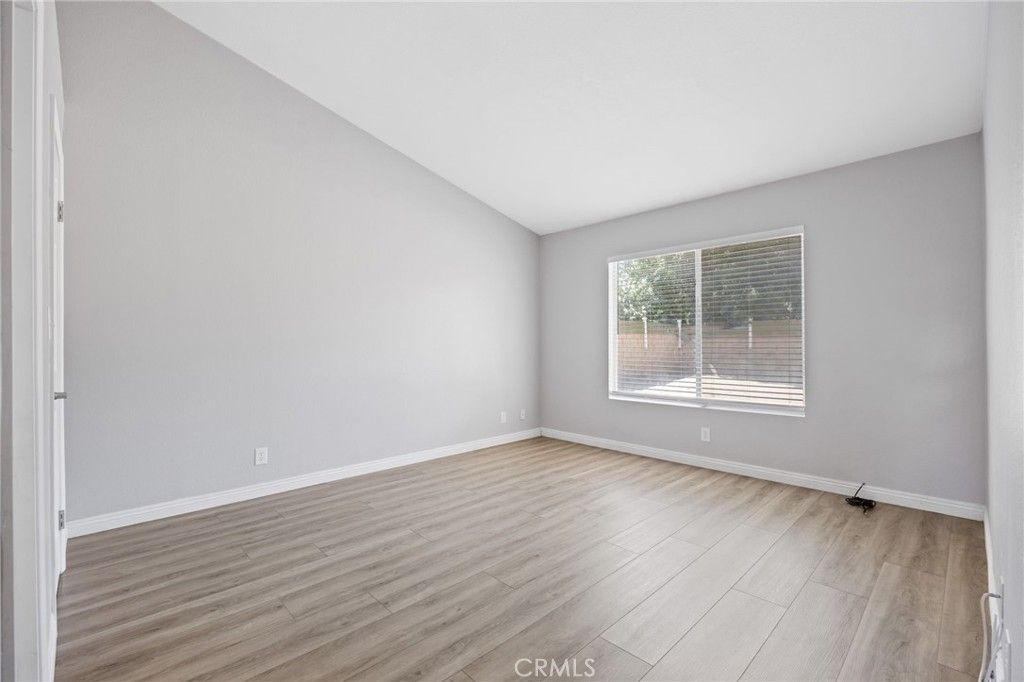 Image 9 of property listing at 830 E Avenue K4, Lancaster, CA 93535