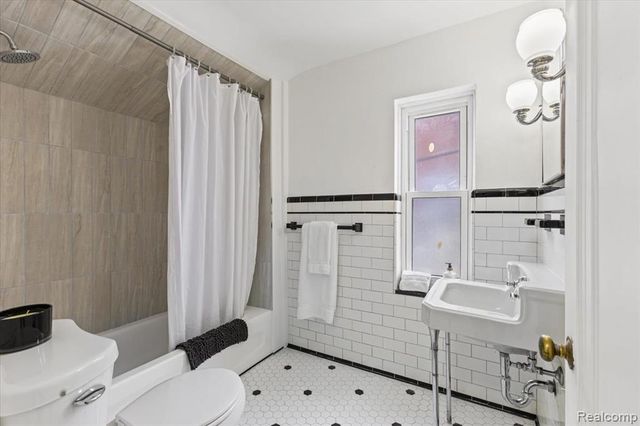 12125 E Outer Drive, Detroit, MI 48224