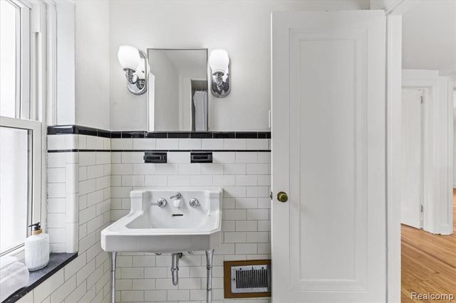 12125 E Outer Drive, Detroit, MI 48224