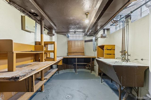 12125 E Outer Drive, Detroit, MI 48224