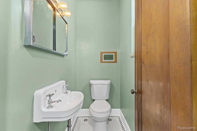 12125 E Outer Drive, Detroit, MI 48224