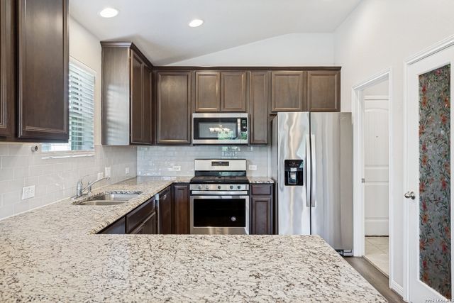 6818 Dashmoor Crk, San Antonio, TX 78244