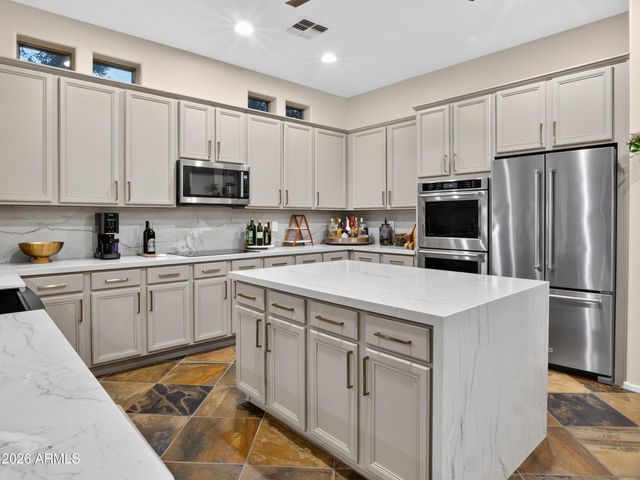 2539 W CAVALRY Drive, Phoenix, AZ 85086