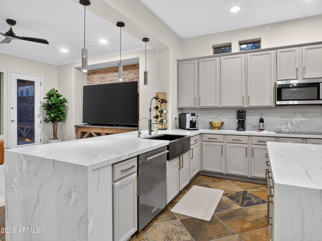 2539 W CAVALRY Drive, Phoenix, AZ 85086