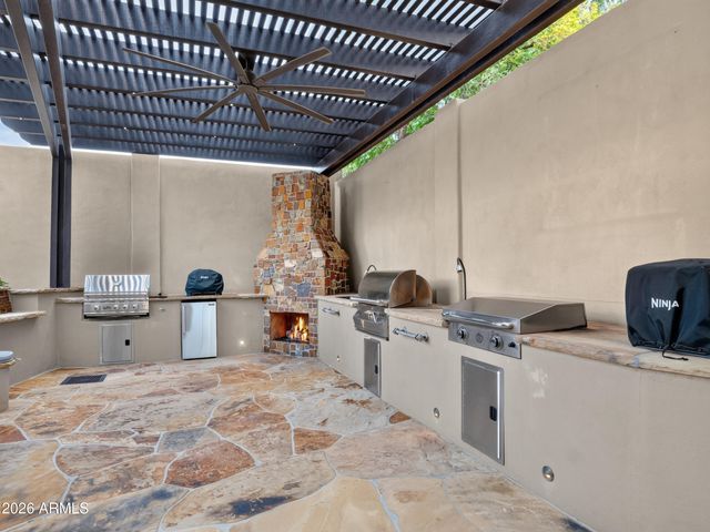 2539 W CAVALRY Drive, Phoenix, AZ 85086