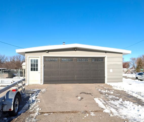 403 3rd Avenue NW, Dilworth, MN 56529
