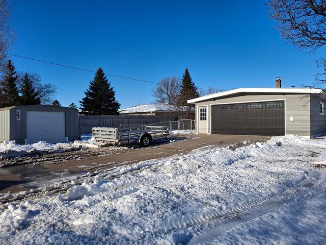 403 3rd Avenue NW, Dilworth, MN 56529