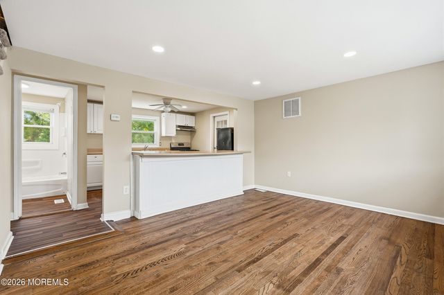 25 Collins Avenue, Port Monmouth, NJ 07758