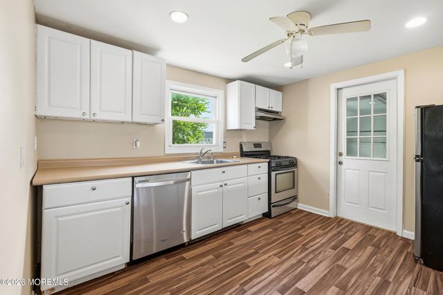 25 Collins Avenue, Port Monmouth, NJ 07758