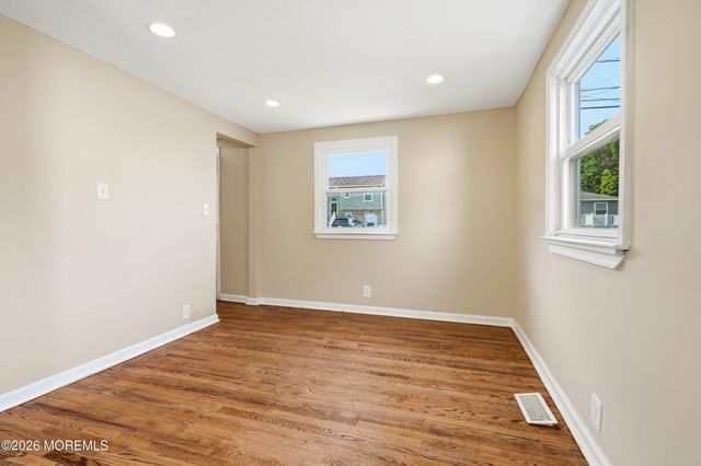 25 Collins Avenue, Port Monmouth, NJ 07758