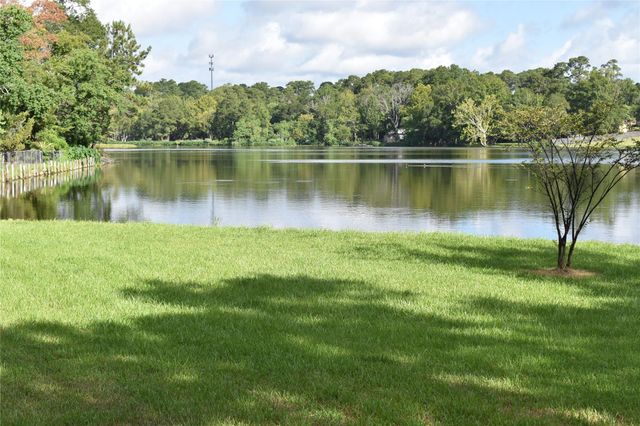 302 Arrowhead Drive, Conroe, TX 77316