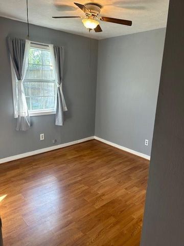 302 Arrowhead Drive, Conroe, TX 77316