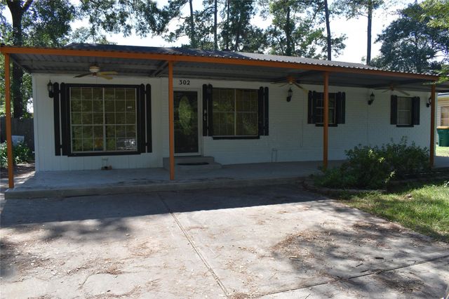 302 Arrowhead Drive, Conroe, TX 77316