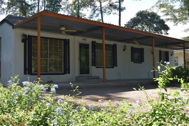 302 Arrowhead Drive, Conroe, TX 77316