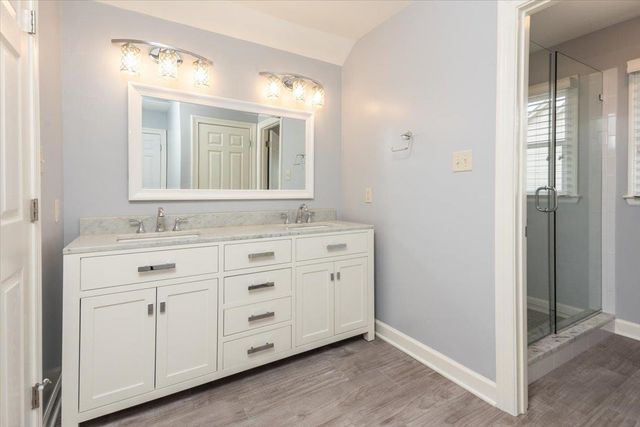 566 GREEN OAKS LN, Collierville, TN 38017