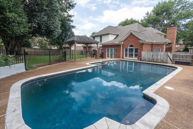 566 GREEN OAKS LN, Collierville, TN 38017