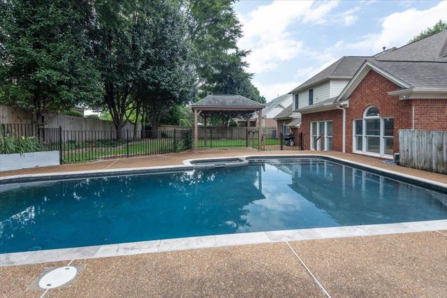 566 GREEN OAKS LN, Collierville, TN 38017