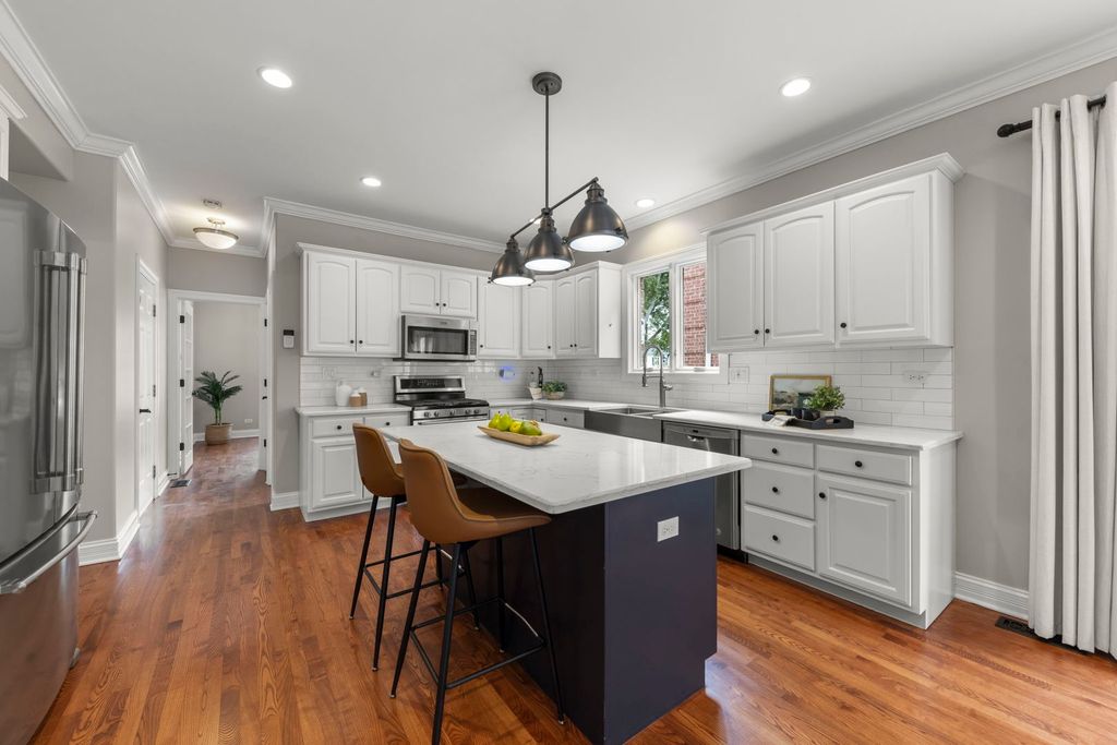 458 W GRANTLEY Avenue, Elmhurst, IL 60126 — photo 5